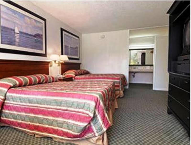 Super 8 By Wyndham Hardeeville - Savannah North Екстериор снимка